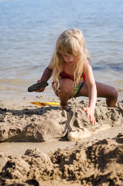 Construção infantil com areia — Fotografia de Stock