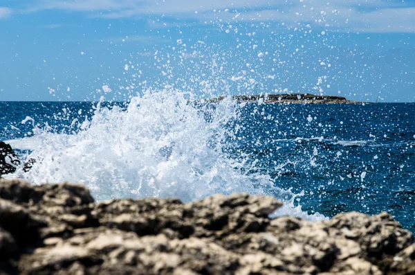 Gran ola salpicadura — Foto de Stock