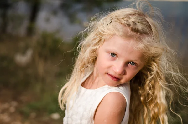 Adorável criança inocente retrato — Fotografia de Stock