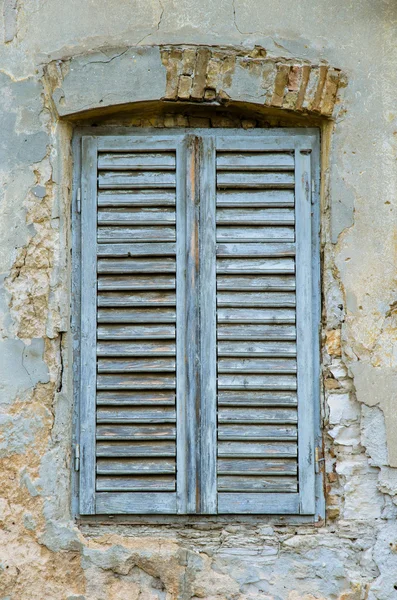 Vecchia finestra misteriosa — Foto Stock