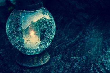 Fener mezarı üzerinde