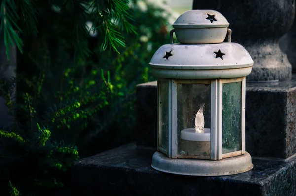 Lantern on grave — Stock Photo, Image