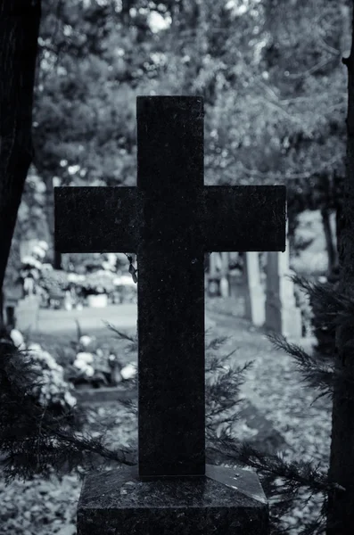 Dark cemetery cross — Stock Photo, Image
