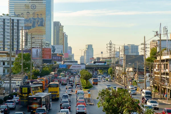 Bangkok Thailand Januari 2016 Het Verkeer Beweegt Langzaam Langs Een — Stockfoto