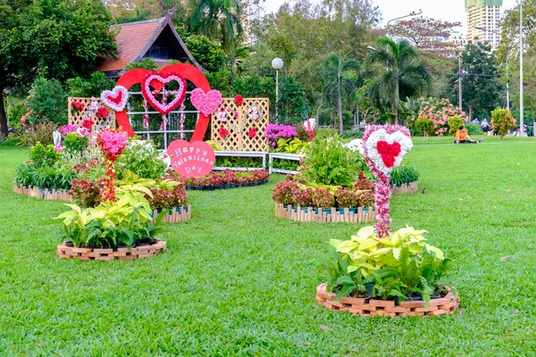 Outdor con decorato con San Valentino — Foto Stock