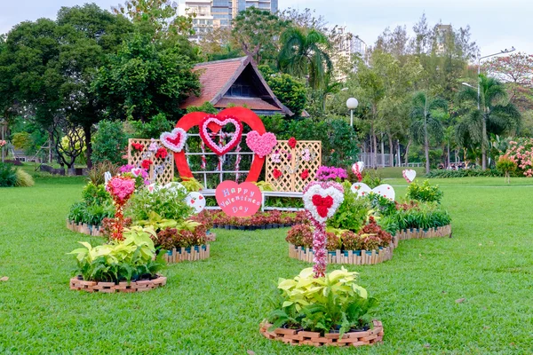 Outdor con decoración con día de San Valentín — Foto de Stock