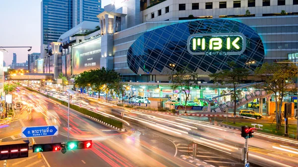 MBK'ın alışveriş merkezi alacakaranlıkta