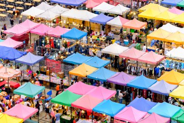 Gece Pazarı'na tren bir ikinci el piyasa