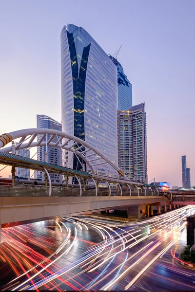 Public sky-walk at sky-train station Chong Nonsi in Bangkok down — Stock Photo, Image