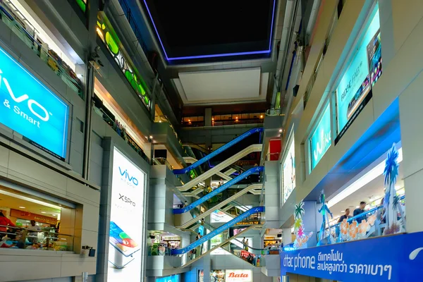 Utsikt över ett köpcentrum på Mbk nära Siam Center — Stockfoto