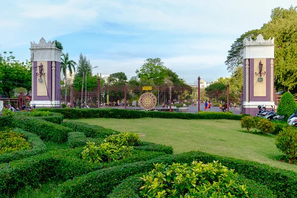 Lumpini park door — Stock Photo, Image