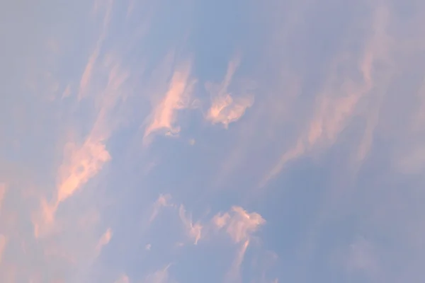 Blauer Himmel mit Wolken — Stockfoto