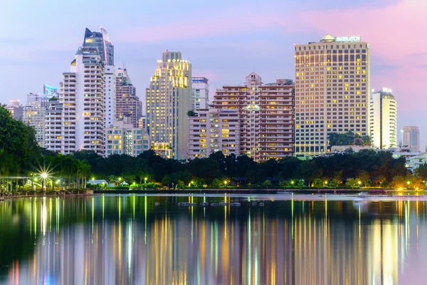 Distretto degli affari paesaggio urbano a Bangkok, Thailandia . — Foto Stock