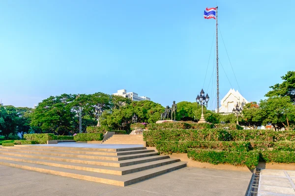 Pomnik króla Rama V w Uniwersytet Chulalongkorn — Zdjęcie stockowe