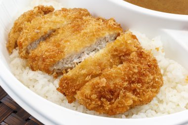 Kızarmış domuz köri