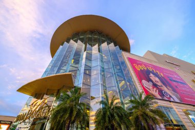 Bangkok, Tayland - 1 Ekim 2020: Siam Paragon alışveriş merkezi Bangkok, Tayland 'da. 300.000 m 'lik perakende alanıyla Siyam Paragon dünyanın en büyük alışveriş merkezlerinden biridir..