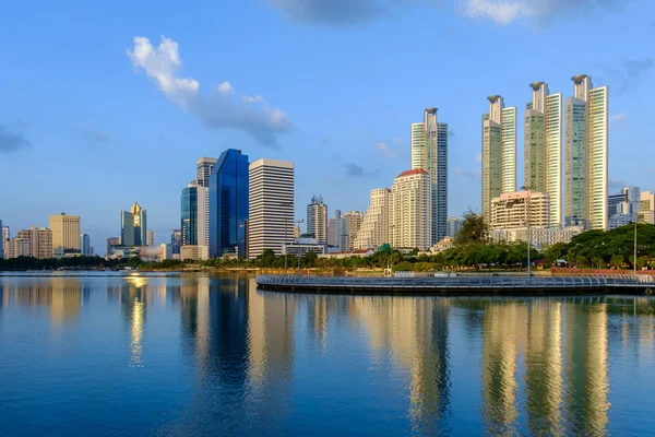 Cityscape, edifícios de escritórios e apartamentos — Fotografia de Stock