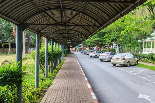 Footpath and parking — Stock Photo, Image