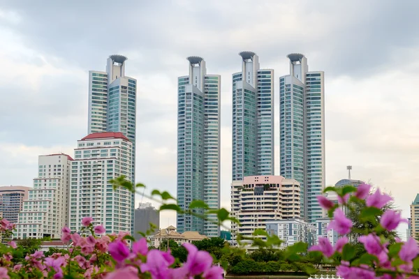 现代建筑和城市景观的黄昏 — 图库照片