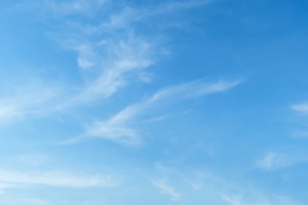 Bulutlu mavi gökyüzü