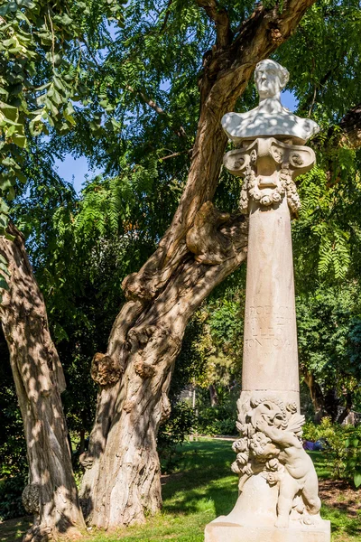 Het Park van de Ciutadella, de arc de Triomphe, Barcelona-2015 — Stockfoto