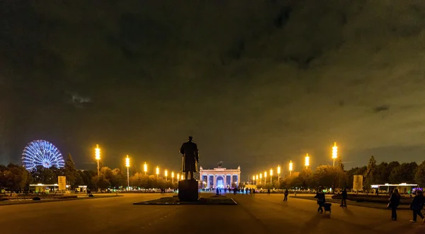 Rosja, Moskwa, wystawa osiągnięć gospodarki narodowej (Vdnh), października 2015 — Zdjęcie stockowe