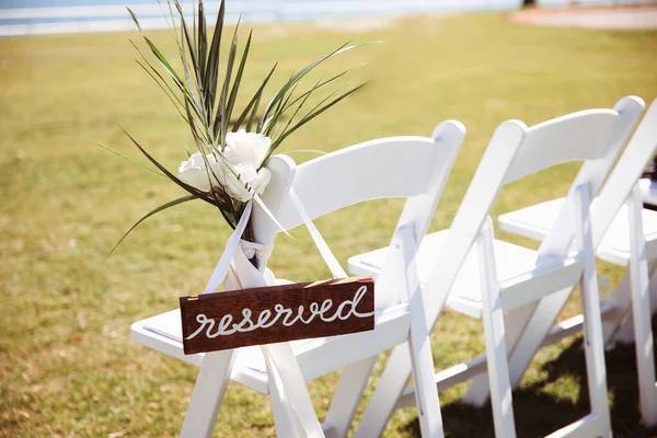 White Wooden Chair Rustic Reserved Sign Green Lawn Outdoor Wedding — Stock Photo, Image