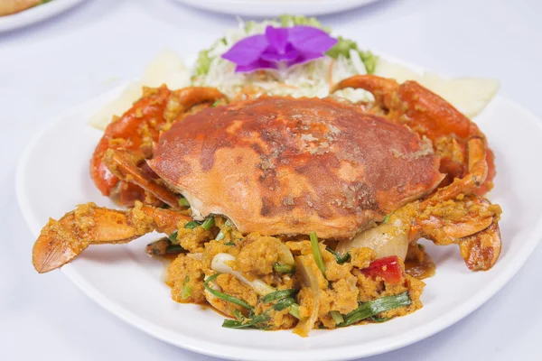 Remuer le crabe frit avec de la poudre de curry — Photo