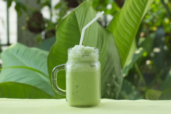 Matcha vihreä tee smoothie — kuvapankkivalokuva