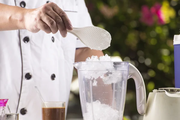 Chef putting grind ice — Stock Photo, Image