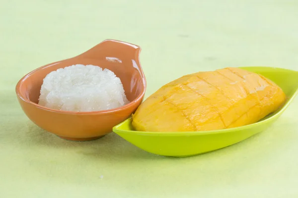 Sticky rice cooked with coconut milk and  mango and smoothies — Stock Photo, Image