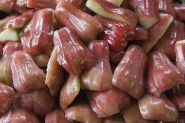 Rose elma kırmızı meyve tabağı üzerinde olduğunu