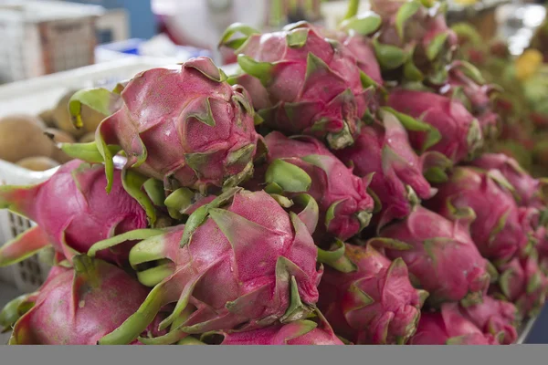 Dragon fruit in the market — Stock Photo, Image