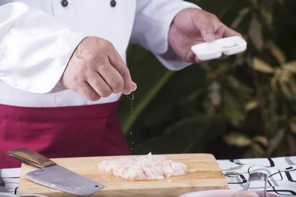 Chef putting Salt to the chicken befor cooking — Stock Photo, Image