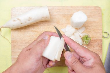 Şef peeling yabani havuç yemek önce