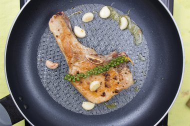 Şef Porkchop tavada pişirme