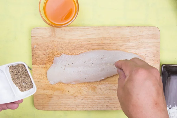 Filete preparado de filete de pescado Dory con pimienta — Foto de Stock