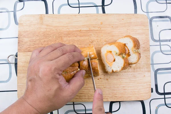 Chef affettare il pane — Foto Stock