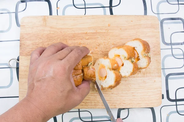 Chef affettare il pane — Foto Stock