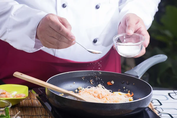 Chef putting sugar for cooking Pad Thai — Stock Photo, Image