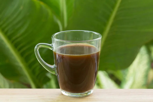 Schwarzer Kaffee auf dem Tisch — Stockfoto
