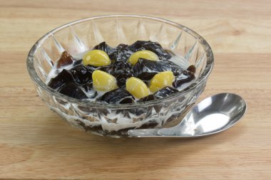 Çim jöle ang Gigko taze süt ile