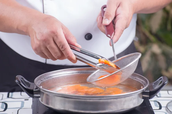 Chef carotte d'échalote avec couvercle — Photo