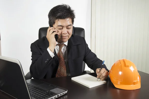 Asian businessman working with labtop — Stock Photo, Image