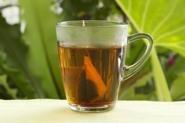 bustine di tè con le tazze