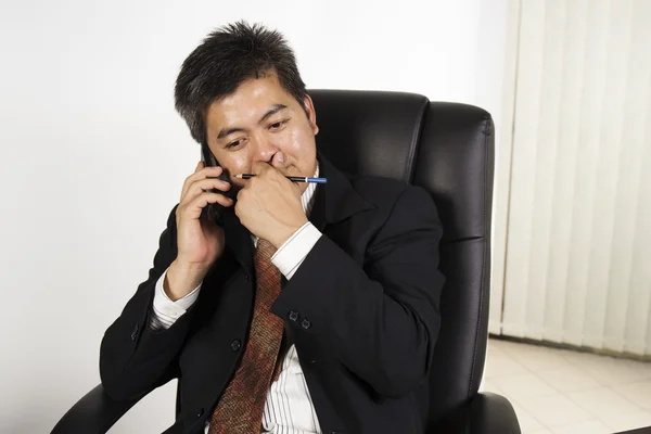 Empresário se sentindo estressado no trabalho — Fotografia de Stock