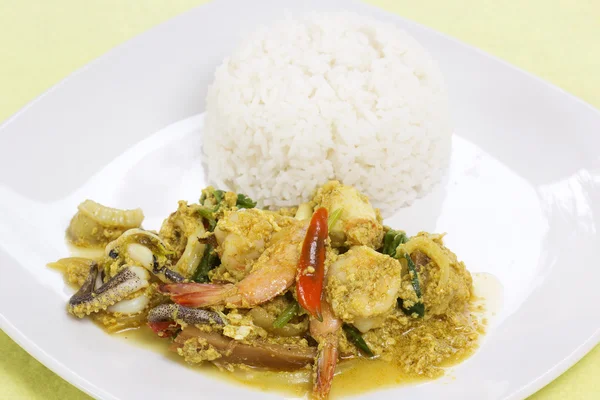 Seafood yellow curry powder stir Fried with steam rice — Stock Photo, Image