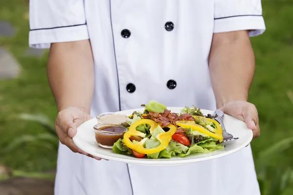 Grüner Salat mit Speck — Stockfoto