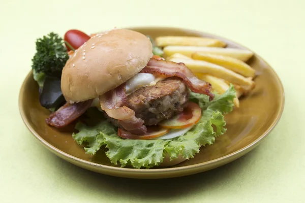 Hamburger bacon de bœuf — Photo