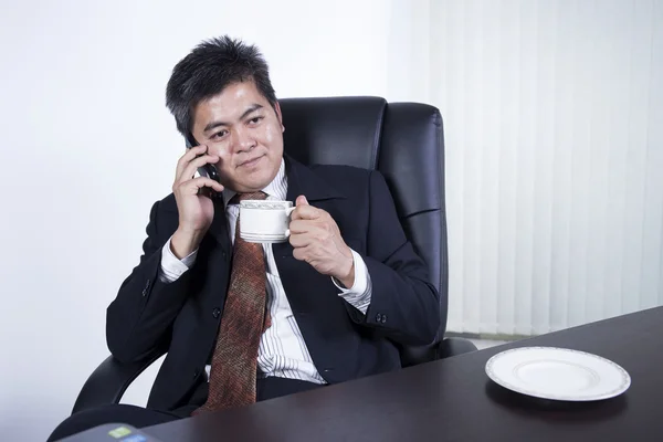 Asiatique homme d'affaires de travail — Photo